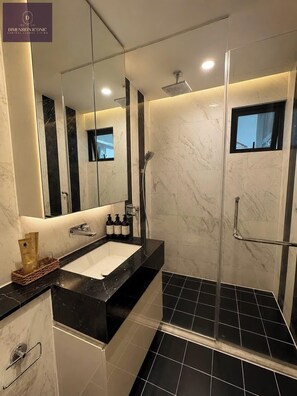 Deluxe Apartment, 3 Bedrooms, Pool Access, City View | Bathroom | Shower, rainfall showerhead, hair dryer, bathrobes - D1MENSION Iconic Central Luxury Living (Ho Chi Minh)