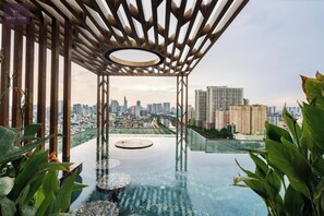 Outdoor pool - D1MENSION Iconic Central Luxury Living (Ho Chi Minh)