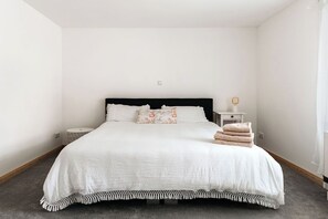 6 bedrooms, WiFi, bed sheets