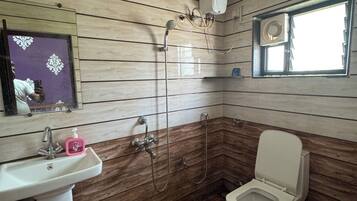Deluxe Double Room | Bathroom | Shower, soap