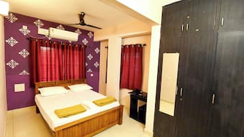 Deluxe Double Room, City View | Desk, free WiFi