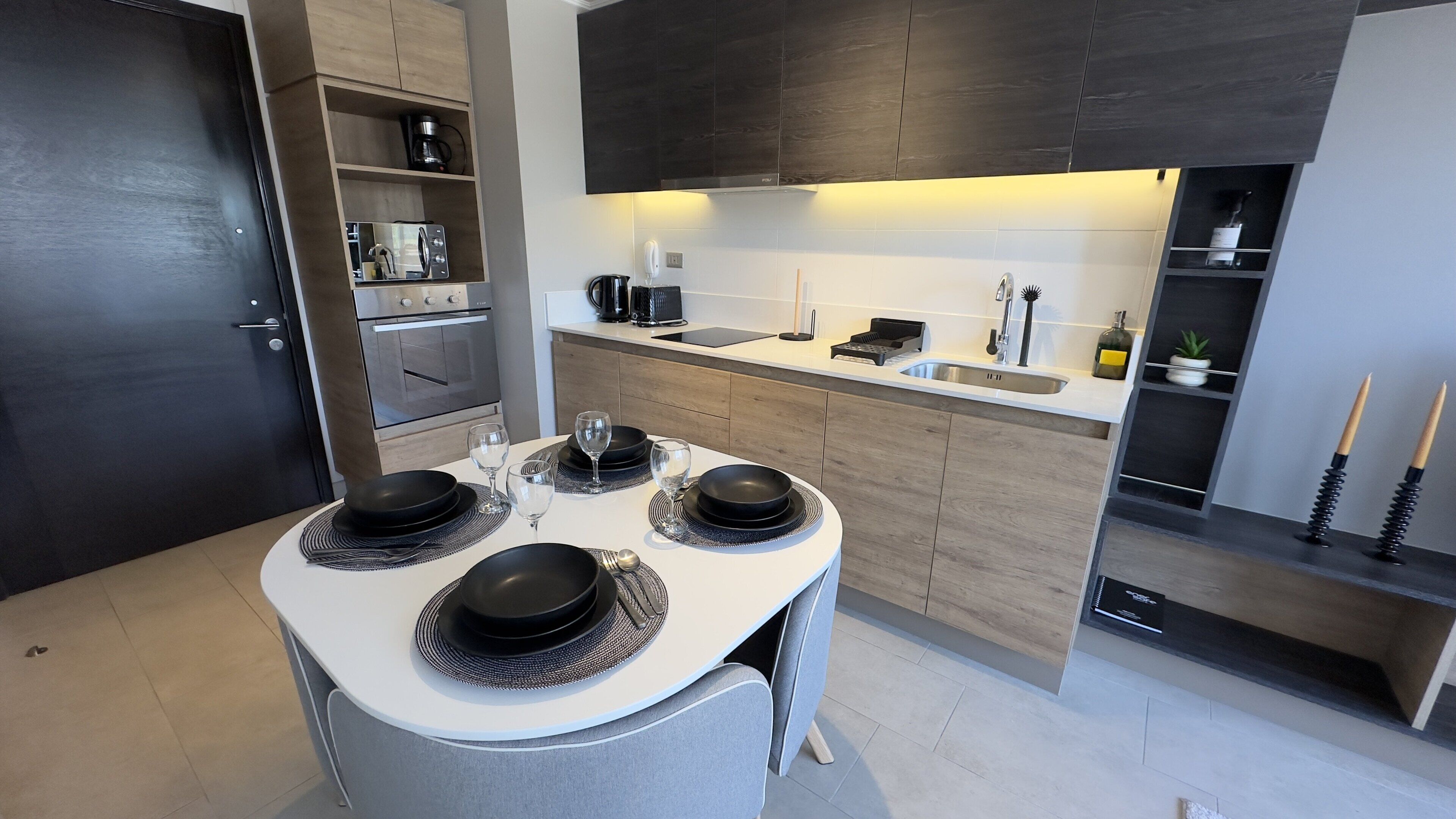 Comfort Apartment, Balcony, City View | Dining room