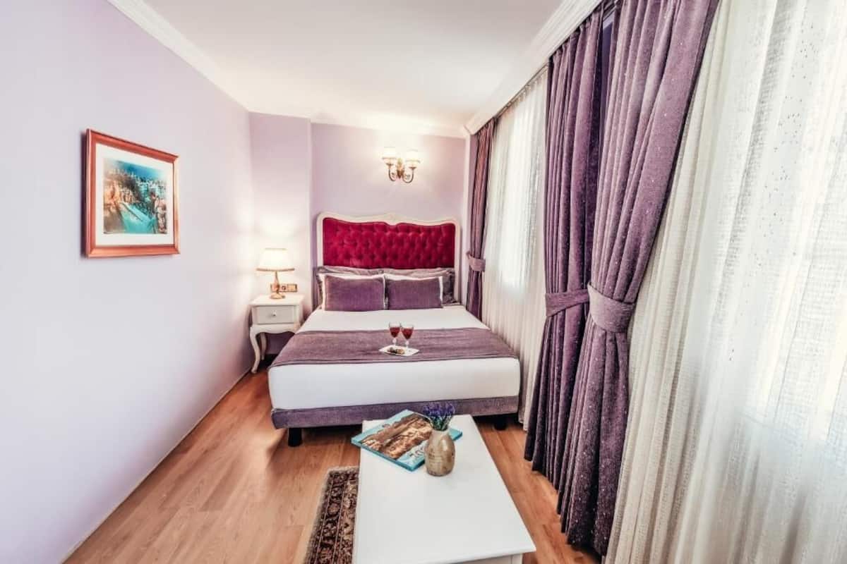 Deluxe-Apartment, Stadtblick | Schreibtisch, kostenloses WLAN