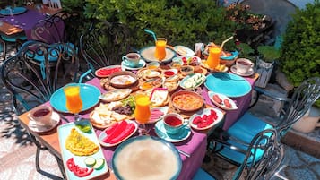 Tägliches nach Wunsch zubereitetes Frühstück (9 EUR pro Person)