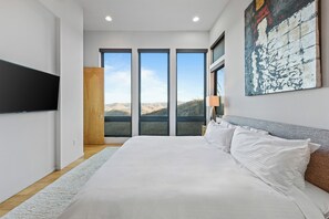 3 bedrooms, free WiFi, bed sheets - Candler Modern / Mountain & Forest Views + Bbq (Candler)