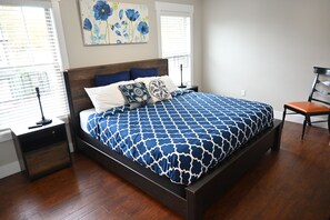 Tabla de planchar con plancha, wifi, ropa de cama