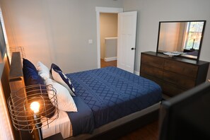 Tabla de planchar con plancha, wifi y ropa de cama 