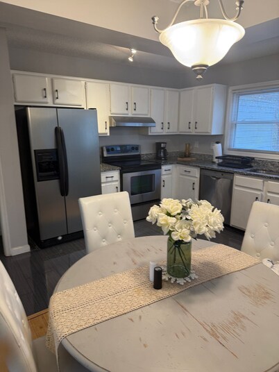 Charming 2‑Bedroom Townhome in the Heart of Roswell