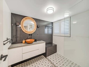 Shower, towels - Aurora Pacific U12 Walk To Kings Beach & Shops (Kings Beach)
