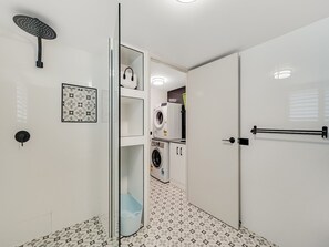 A bathroom with a shower, a toilet, a sink, and a mirror. - Aurora Pacific U12 Walk To Kings Beach & Shops (Kings Beach)