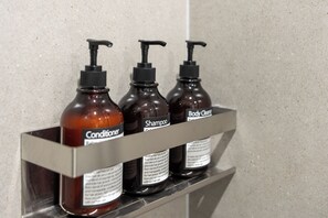 Double Room, 1 Queen Bed, Non Smoking, Housekeeping | Bathroom - Vinetree Boutique Hotel (Seoul)