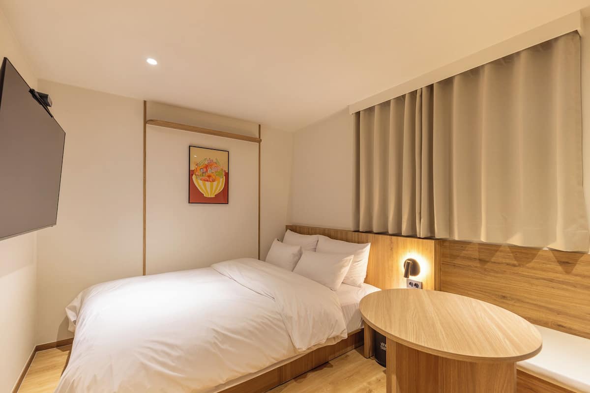 Chambre Double Standard, 1 grand lit, non-fumeur, service de ménage