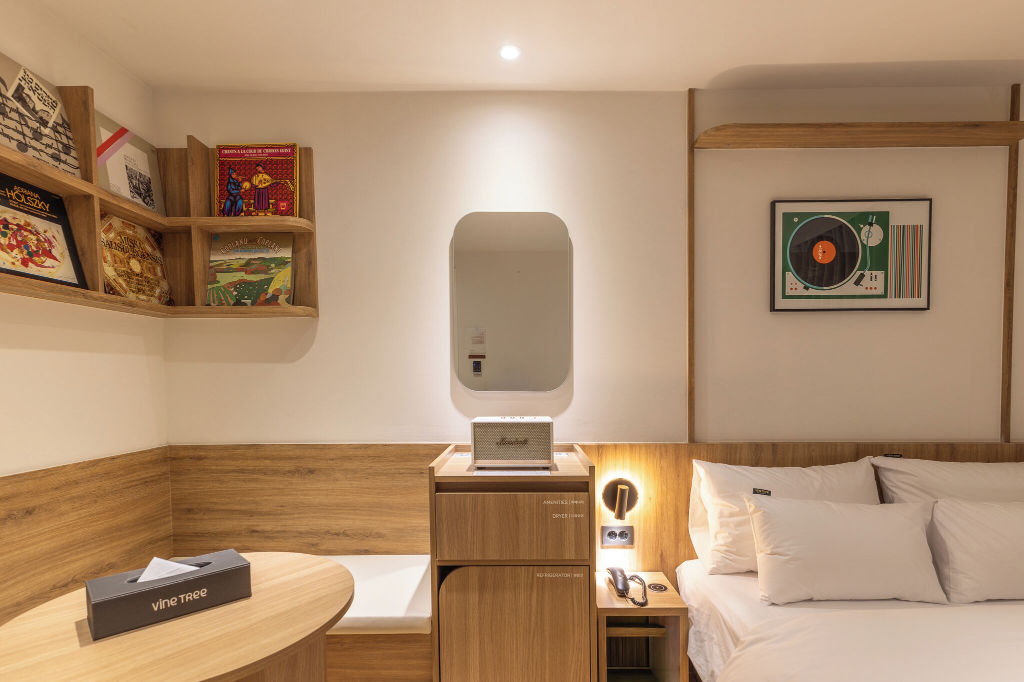 Double Room, 1 Queen Bed, Non Smoking, Housekeeping | Exterior detail