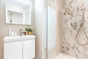 Hair dryer - Premium 2Bedrooms ArcdeTriomphe AC ChampsElysées (Paris)