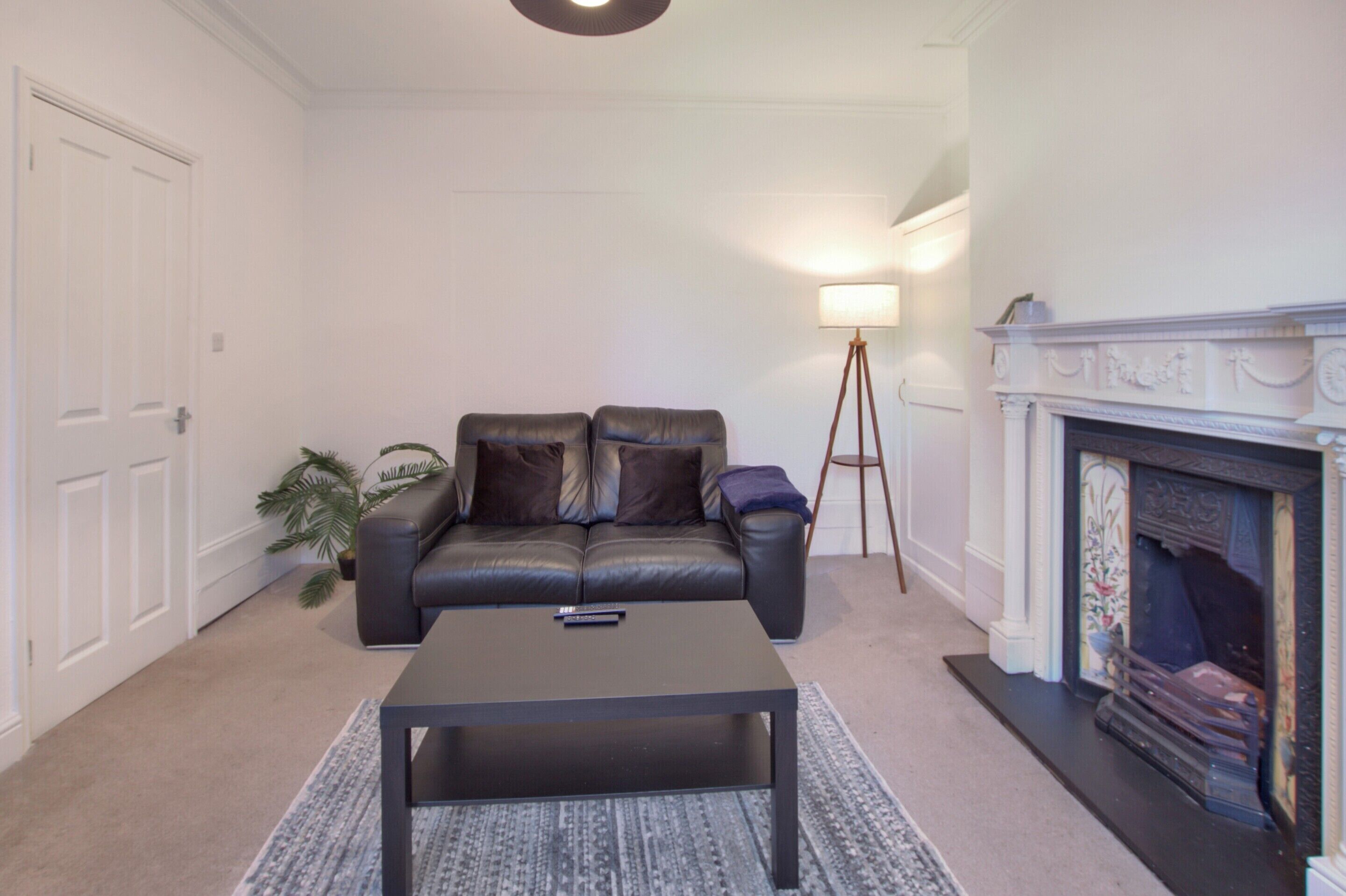 5 Bedroom (Sleeps 10) Northampton Town House - 노샘프턴
