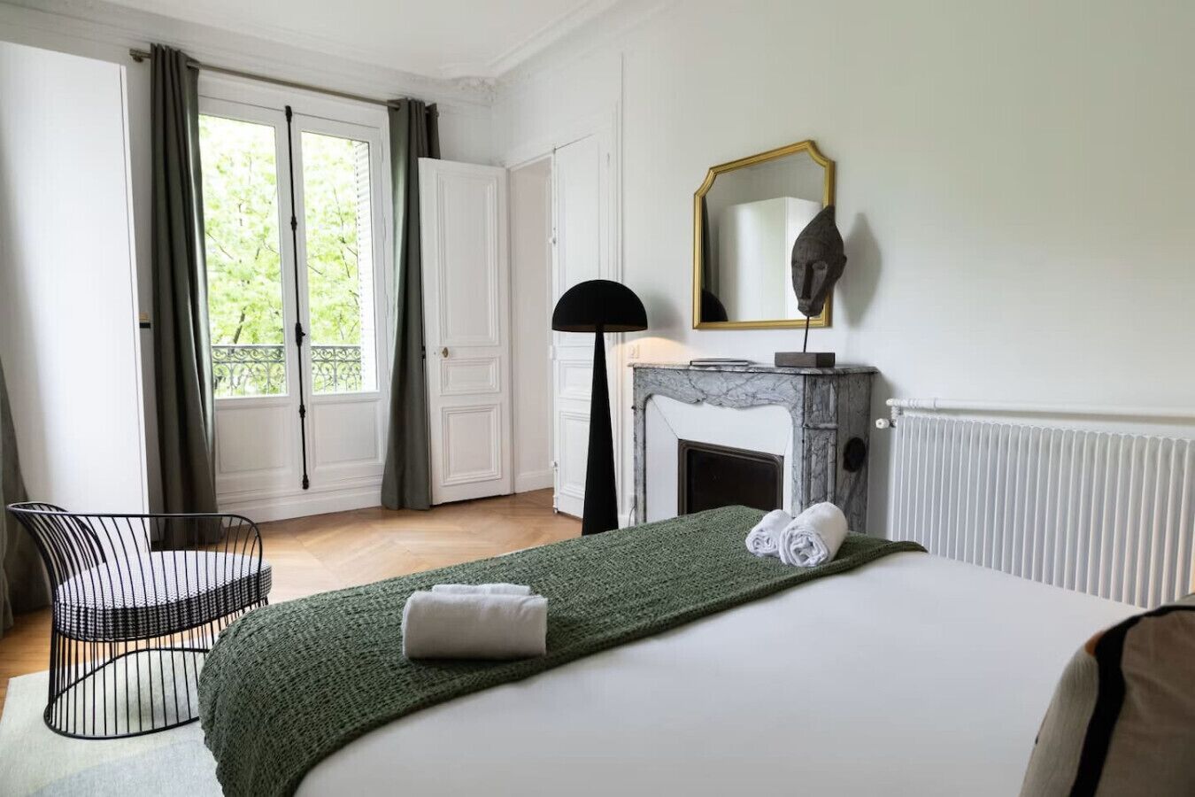 Iron/ironing board, travel crib, WiFi, bed sheets