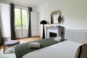 Iron/ironing board, travel cot, WiFi, bed sheets - Premium 4Bedrooms ChampsElysée ArcdeTriomphe (Paris)