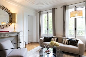 TV - Premium 4Bedrooms ChampsElysée ArcdeTriomphe (Paris)