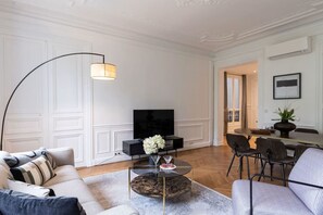 TV - Premium 4Bedrooms ChampsElysée ArcdeTriomphe (Paris)