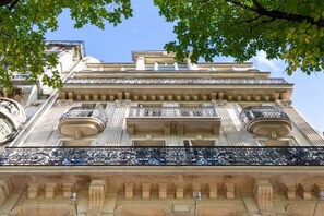 Exterior detail - Premium 4Bedrooms ChampsElysée ArcdeTriomphe (Paris)
