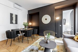 TV - Premium ArcdeTriomphe 4Bedrooms ChampsÉlysées AC (Paris)