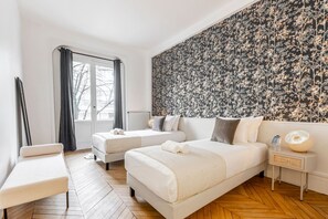 Iron/ironing board, travel cot, WiFi, bed sheets - Premium ArcdeTriomphe 4Bedrooms ChampsÉlysées AC (Paris)