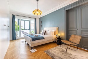 Iron/ironing board, travel cot, WiFi, bed sheets - Premium ArcdeTriomphe ChampsElysées 3Bedrooms AC (Paris)
