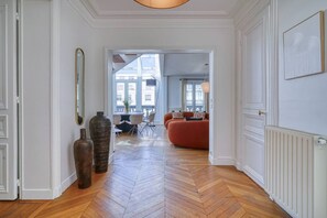 TV - Premium ArcDeTriomphe 4Bedrooms ChampsÉlysées (Paris)