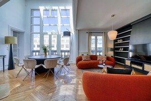 TV - Premium ArcDeTriomphe 4Bedrooms ChampsÉlysées (Paris)