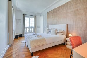 Iron/ironing board, travel cot, WiFi, bed sheets - Premium ArcDeTriomphe 4Bedrooms ChampsÉlysées (Paris)