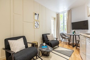 TV - 2people ArcdeTriomphe 1Bedroom#ChampsElysée AC (Paris)