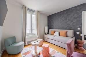 TV - Cosy ArcdeTriomphe 4people ChampsElysée AC (Paris)