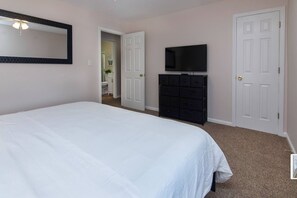 Iron/ironing board, WiFi, bed sheets - Work-Friendly 1BR Near Airport (Charlotte)