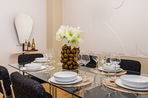 Dining - Prestige ArcDeTriomphe  ChampsÉlysées 2Bedrooms AC (Paris)