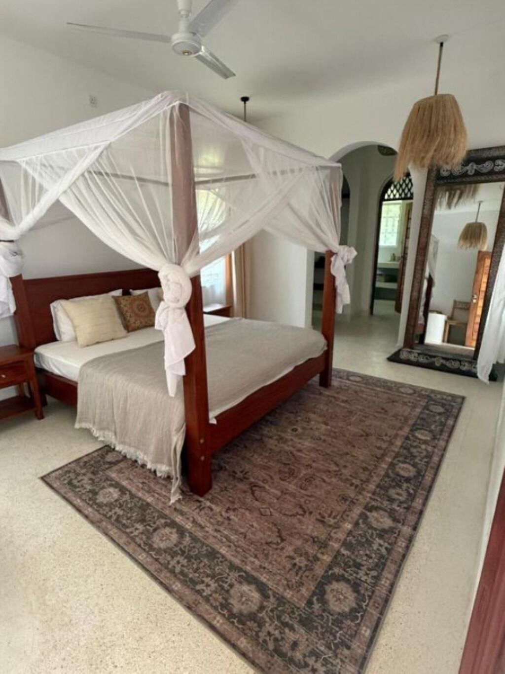 6 bedrooms, iron/ironing board, WiFi, bed sheets