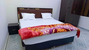 Laptop workspace, free WiFi