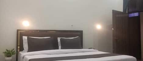 Superior Single Room | Laptop workspace, free WiFi