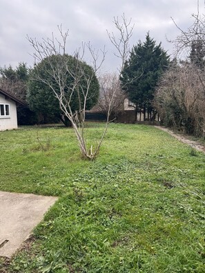 Property grounds - Cosy Cabin “Cabane Grenobloise” with Shared Garden (Eybens)