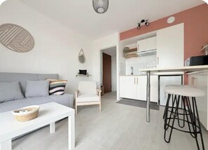 TV, books - Studio Sea View Nice (Nice)