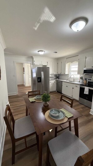 Dining - Modern 2-bedroom townhome in Greenwood, SC where comfort meets convenience. (Greenwood)