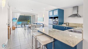 Unclassified image, 4 of 16, button - Whitsunday's, spa Bath, Beach, Marina, Infinity Pool, Restaurant (Airlie Beach)