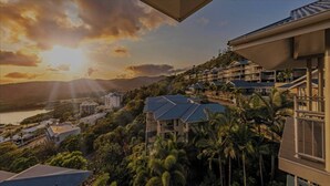 Unclassified image, 5 of 16, button - Whitsunday's, spa Bath, Beach, Marina, Infinity Pool, Restaurant (Airlie Beach)