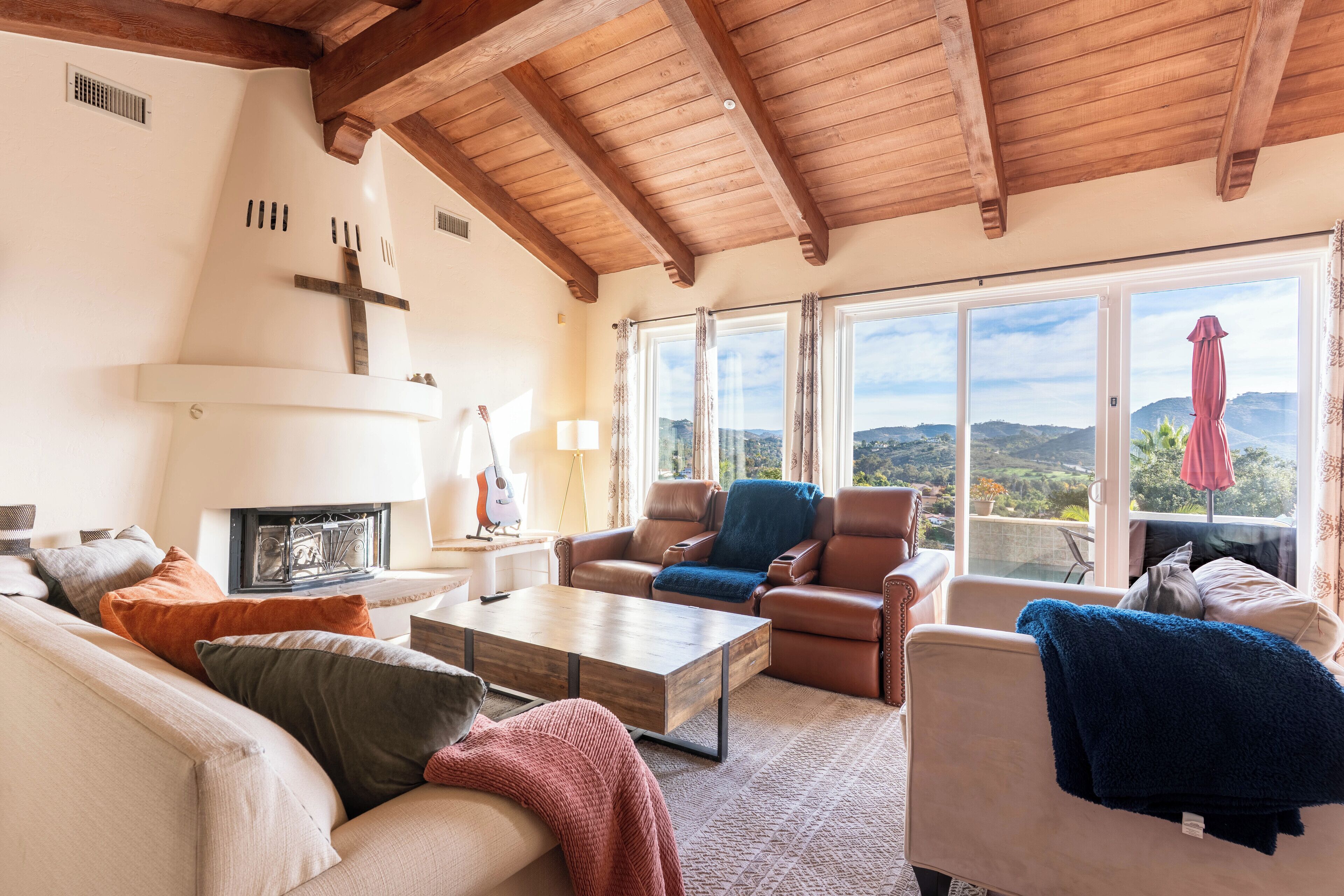 Smart TV, lareira, videogames, pebolim