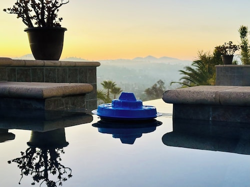 2-Home Family Estate • Legoland, Beach, Zoo • Sleep 22+ • Hilltop Family Mansion