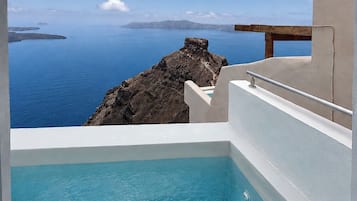Junior Suite, 1 Queen Bed, Balcony, Sea View | Terrace/patio