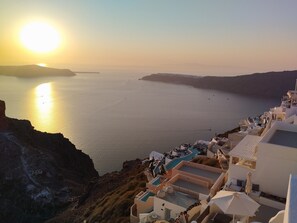 Aerial view - DIAMOND on the cliff Hotel &Suites (imerovigli santorini)