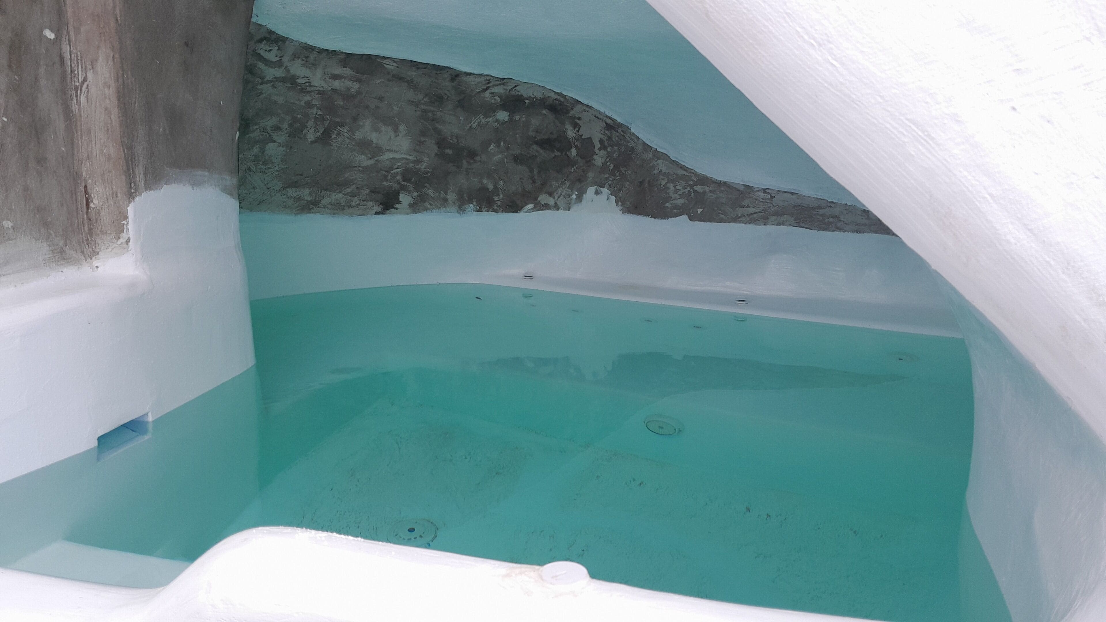 An ice bath with a clear turquoise water.