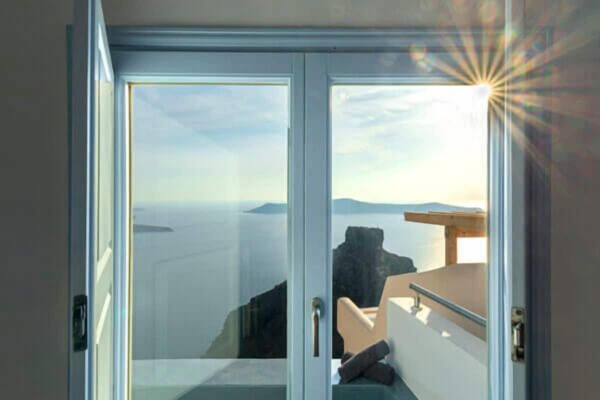 Junior Suite, 1 Queen Bed, Balcony, Sea View | In-room safe, blackout drapes, soundproofing, iron/ironing board