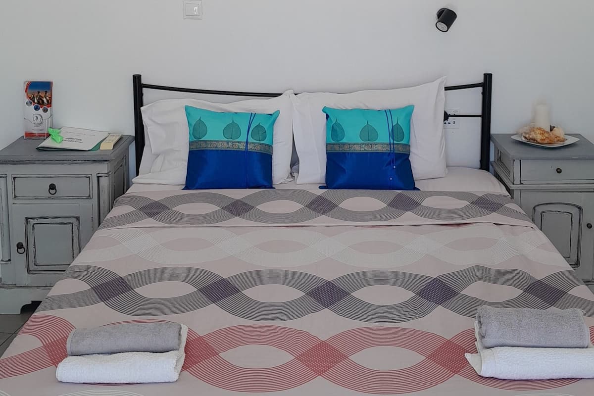 Romantisches Zimmer, Balkon, Meerblick | Zimmersafe, Verdunkelungsvorhänge, schallisolierte Zimmer