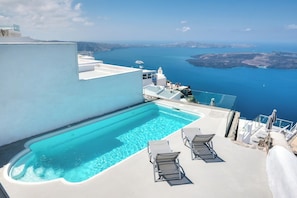 Seasonal outdoor pool - DIAMOND on the cliff Hotel &Suites (Santorini)